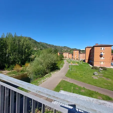 Valle Del Nalon Sotrondio Apartmán *